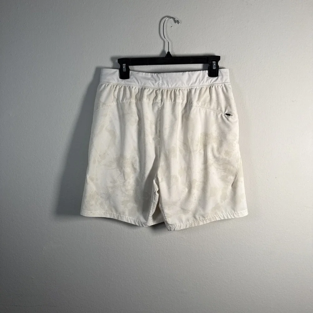 VRST Mens Large Monochromatic Camo White Tan 7 Inch Easy‎ Short Drawstring Waist